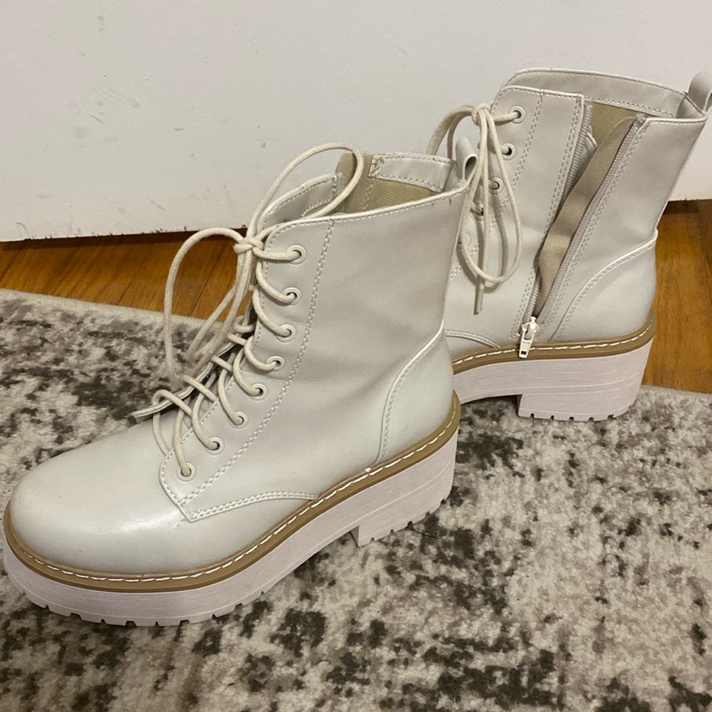 Soda platform lace up boots